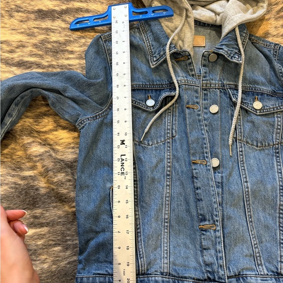 BLANK NYC Jean Jacket with removable hoodie - medium denim wash - Picture 8 of 8